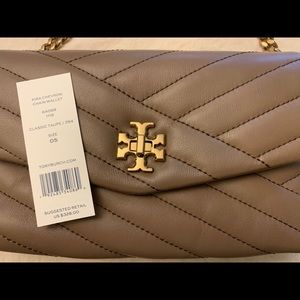 NWT Tory Burch Kira Chevron Chain Wallet in taupe